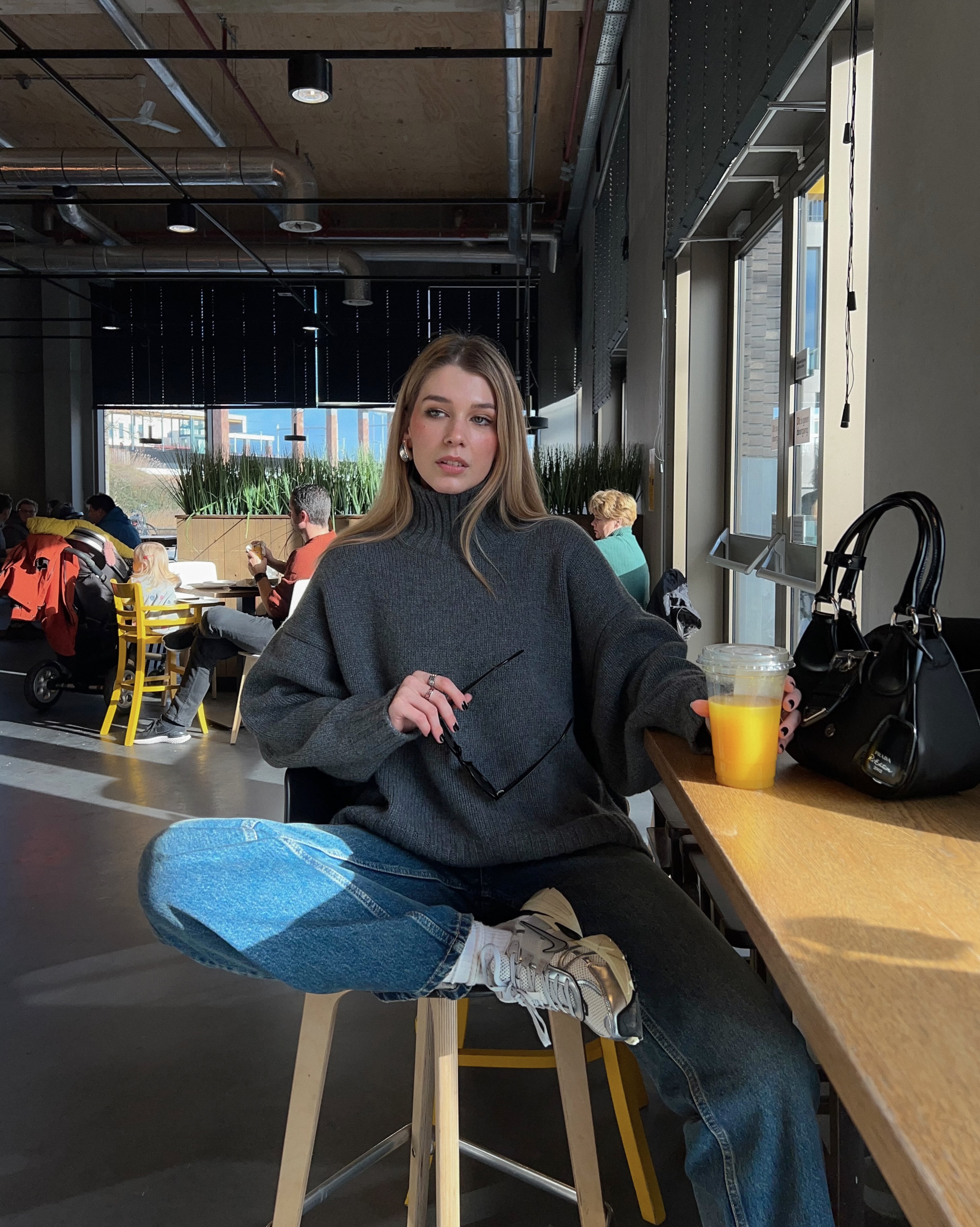 90s grey look inspo for fall⁣ ⁣ ⁣ ⁣ ⁣ ⁣