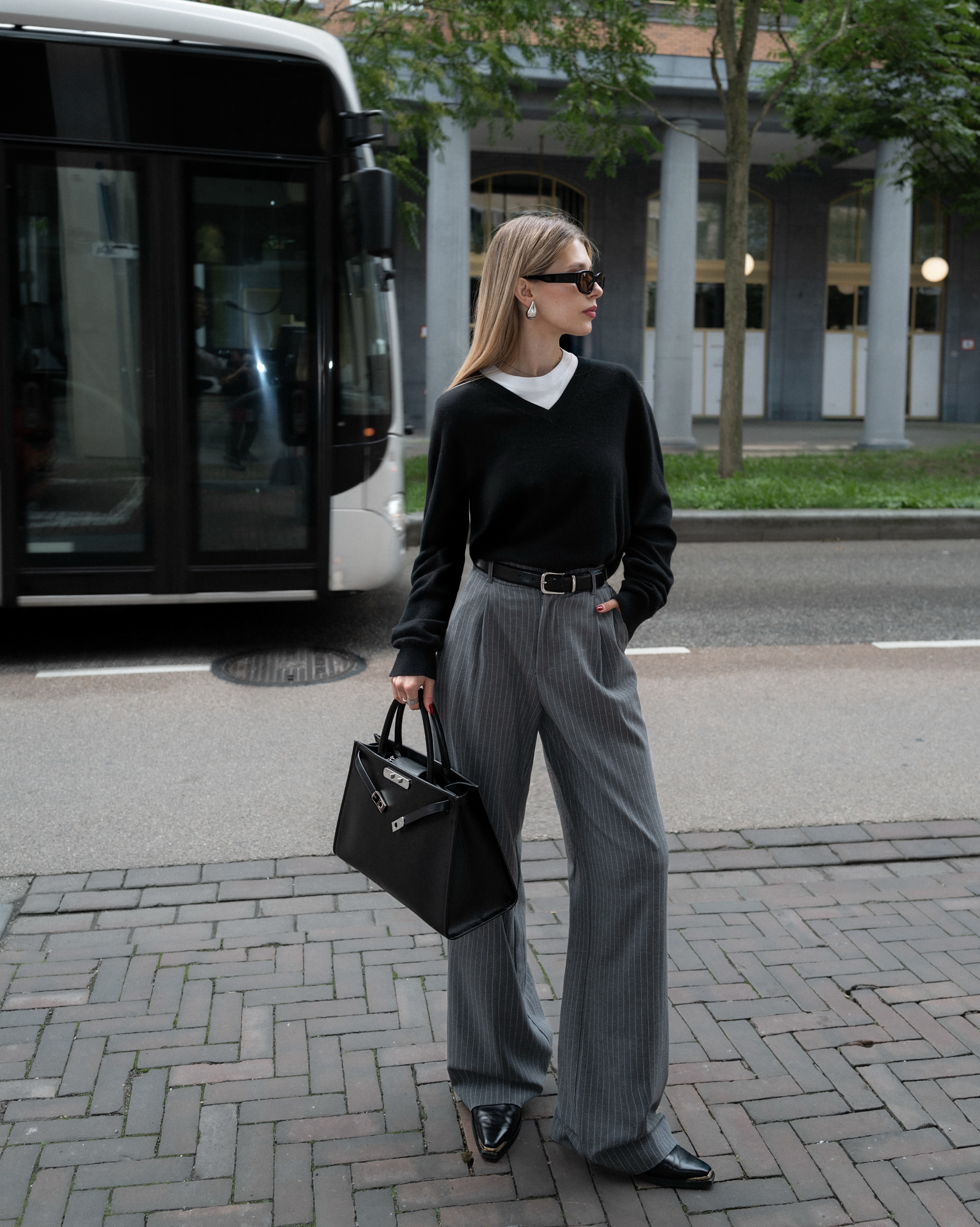 90s grey look inspo for fall⁣ ⁣ ⁣ ⁣ ⁣ ⁣